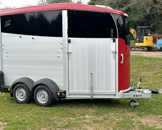 Remolque para caballos Ifor Williams HBX511 de 12 pies x 6 pies. TML