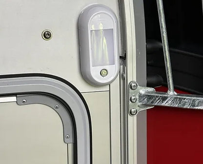 Remolque para caballos Ifor Williams HBX511 de 12 pies x 6 pies. TML