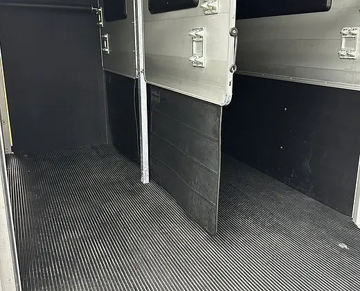 Remolque para caballos Ifor Williams HBX511 de 12 pies x 6 pies. TML