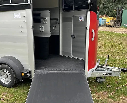 Remolque para caballos Ifor Williams HBX511 de 12 pies x 6 pies. TML