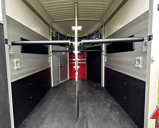 Remolque para caballos Ifor Williams HBX511 de 12 pies x 6 pies. TML